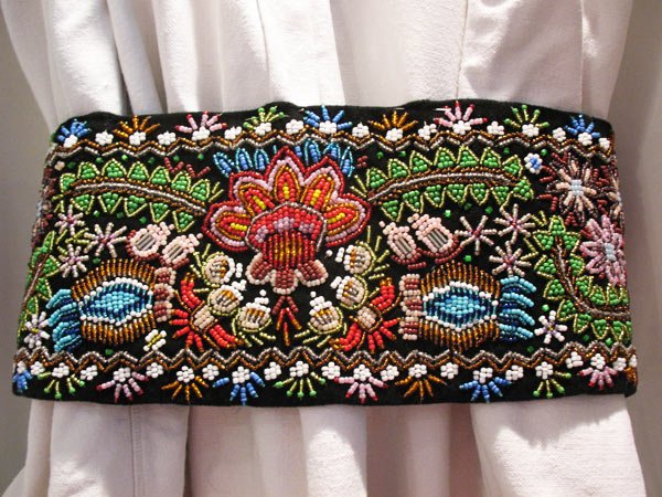 Podoabe tradiţionale expuse la Arhitectură 101997