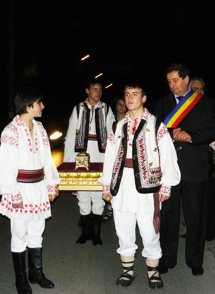 Fragment din moaştele Sfântului Apostol Andrei, la Târgu Neamţ 102034