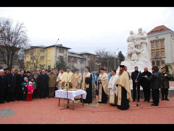 „Să-I mulţumim lui Dumnezeu pentru anul cel mai frumos din istoria poporului român“ 102055