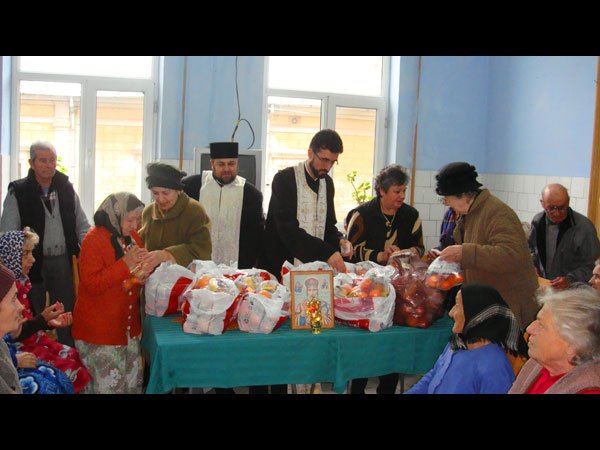 Manifestări filantropice cu prilejul zilei ocrotitorului 102104