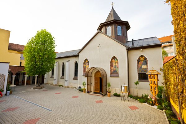 Prima eparhie românească din apusul Europei 102125