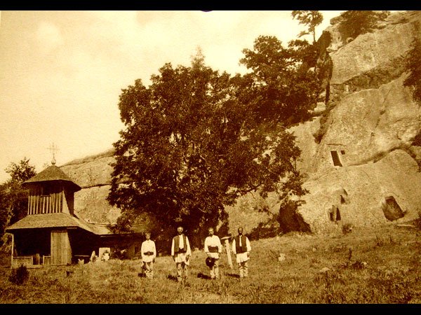 Schitul Aluniş din ţinutul Buzăului la 1900 102102