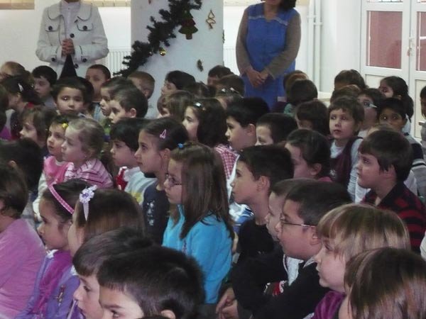 Sfântul Nicolae împarte daruri 102110