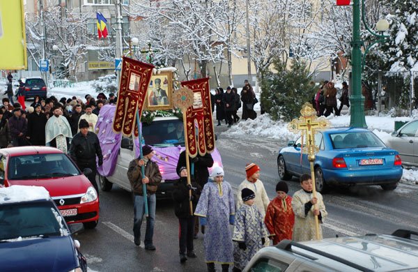 „Am mers în procesiune cu icoana Sfântului Nicolae, cântând imne religioase“ 102152