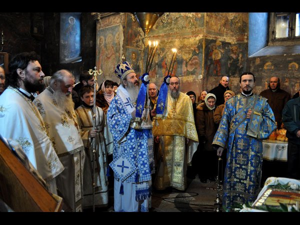 Sfântul Nicolae - „chip al blândeţii, apărător al credinţei şi iubitor de săraci“ 102175