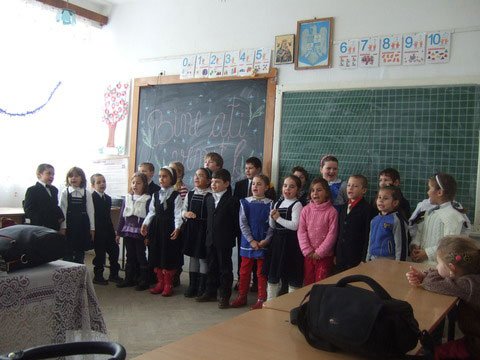 Elevii de la „Varlaam Mitropolitul“, implicaţi într-un proiect caritativ 102207