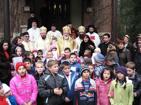 Pelerini la moaştele Sfintei Muceniţe Filofteia 102220