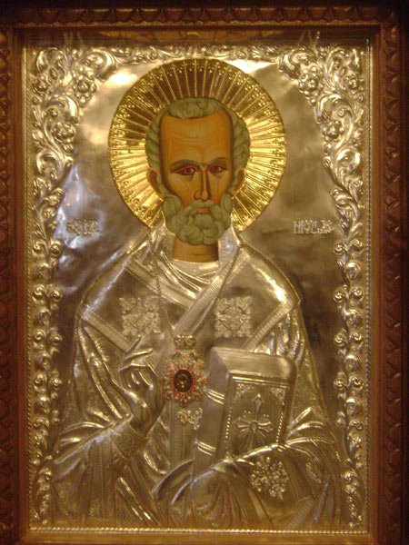 Catedrala episcopală din Deva adăposteşte o părticică din moaştele Sfântului Ierarh Nicolae 102240