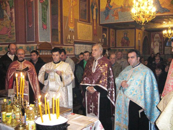 Hramul bisericii din Beliu 102241