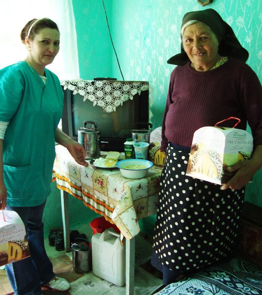 Inaugurarea unui serviciu de îngrijire a bătrânilor la Roşia de Secaş 102286