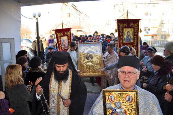 Pelerinaj la Iaşi cu icoana Maicii Domnului de la Hadâmbu 102299