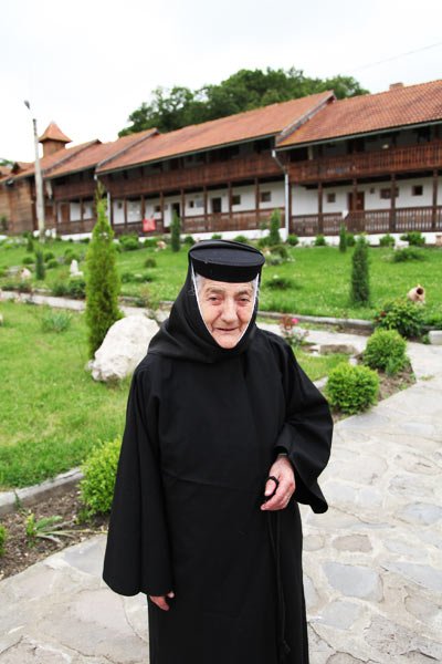 Pământul sfinţit de la Buneşti 102333