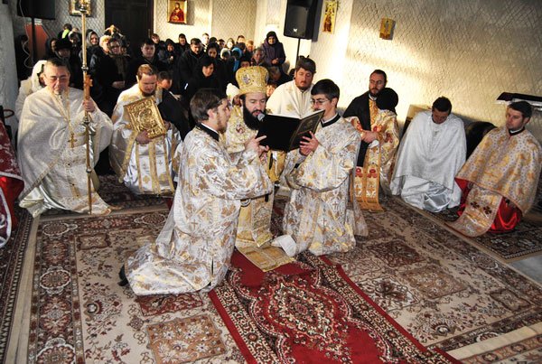 Binecuvântarea lăcaşului de la Schitul Petroşniţa 102383