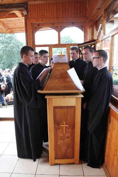 Răspunsuri duhovniceşti: Prin cântarea bisericească înţelegem teologia 102409