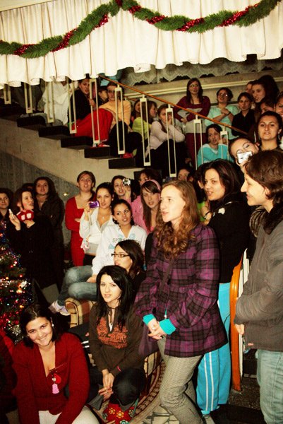 Cuvântul tânărului: Bucuria de a aduce bucurie prin colind 102451