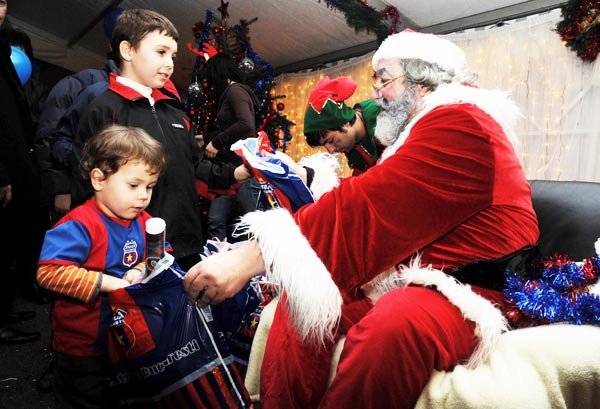 Când Moş Crăciun devine idol 102485