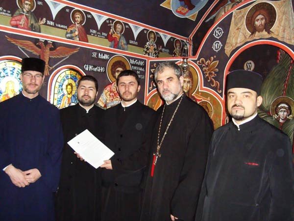 Preot pentru capela Aeroportului „Henri Coandă“ 102495