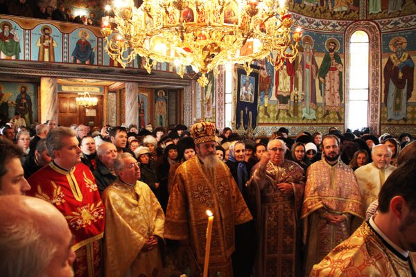 IPS Laurenţiu a liturghisit la Braşov 102539