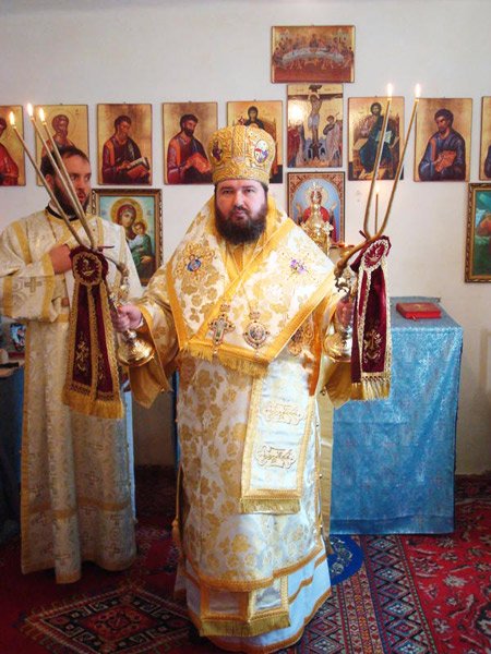 Liturghie arhierească în Parohia Palota 102592