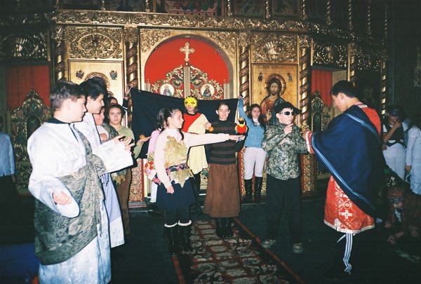 Copiii pe scena Bisericii 102624