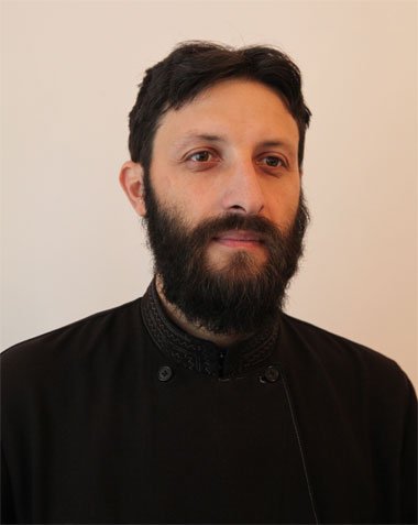 Răspunsuri duhovniceşti: Tinerii sunt ajutaţi prin exemplu, şi nu reguli 102660