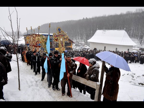 Trei membri ai familiei Mihoc, „chemaţi la Liturghia cea cerească“ 102651