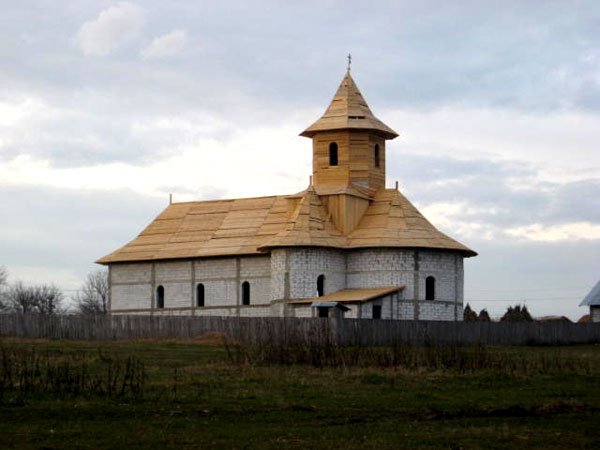 „Am dat identitate bisericii prin aşezarea crucilor pe turle“ 102694