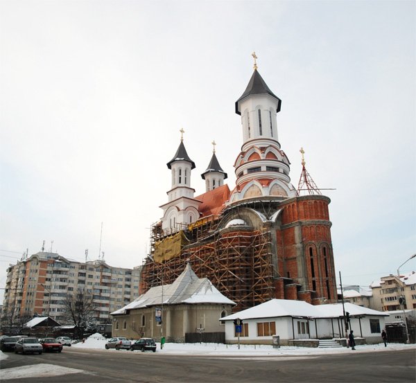 Se ridică peşteră sfântă în inimile şi în oraşul sucevenilor 102692