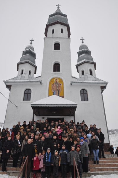 Liturghie arhierească la Brebi în a doua zi din an 102716