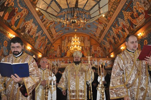 Slujbă arhierească la Crişeni de Sfântul Vasile cel Mare 102717