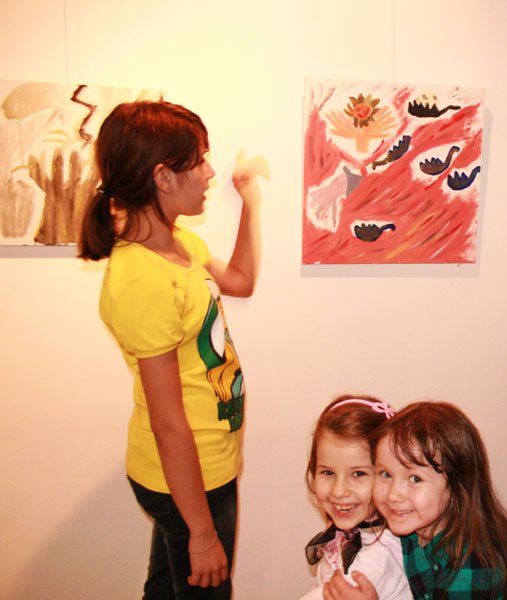 Comuniune prin arta pictoriţei Beti Vervega 102769