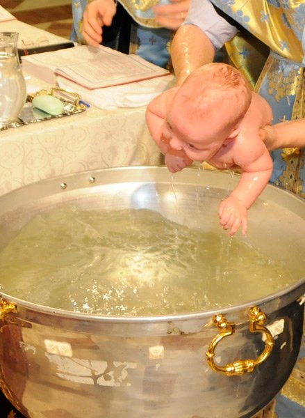 Taina Botezului şi transfigurarea materiei 102805