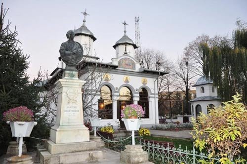 Slujire arhierească în Catedrala din Bolintin 102815