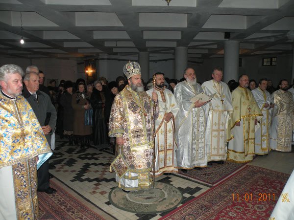 „Noi, preoţii, să fim lumini vii care să lumineze pe credincioşii rânduiţi nouă“ 102878