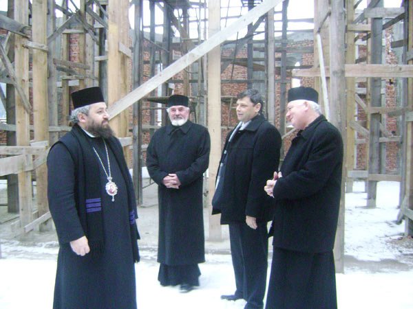 Vizită pastorală la biserica în construcţie din Parohia Brad 102875