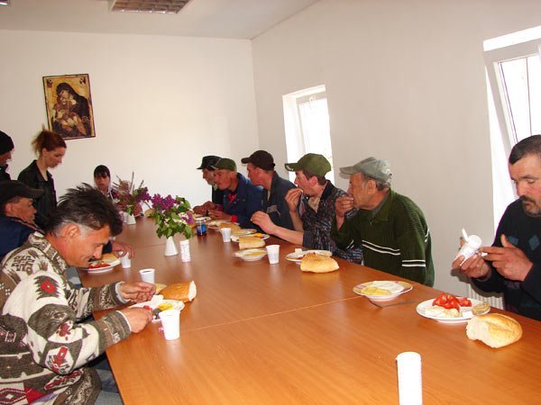 Asociaţia Vasiliada ajută oamenii străzii 102904
