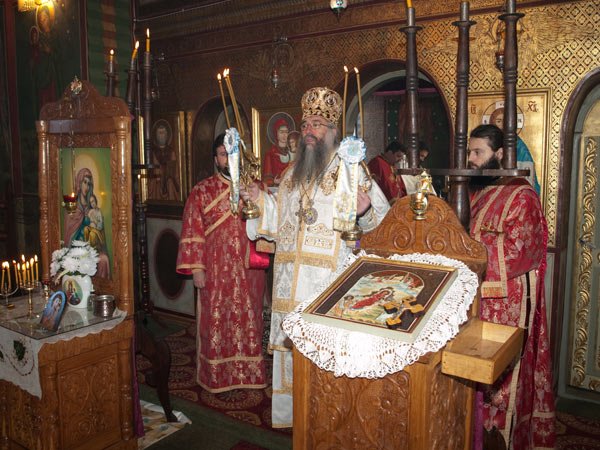 Slujbă arhierească în localitatea mehedinţeană Brebina 102905
