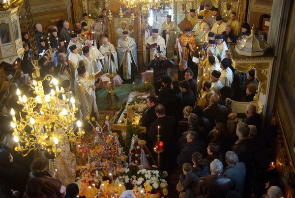 Doi slujitori ai sfintelor altare, în lumea veşniciei 103035