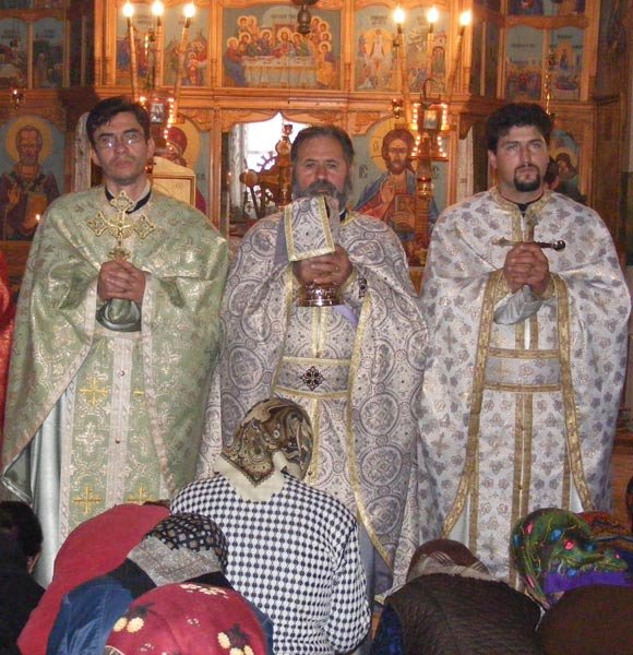 Hram în Parohia vâlceană Floreştii de Sus 103026