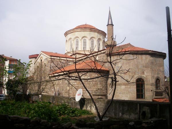 Lăcaşul în care se cununau Comnenii 103066