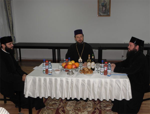 Preasfinţitul Corneliu a prezidat şedinţa Adunării Eparhiale a Episcopiei Huşilor 103059