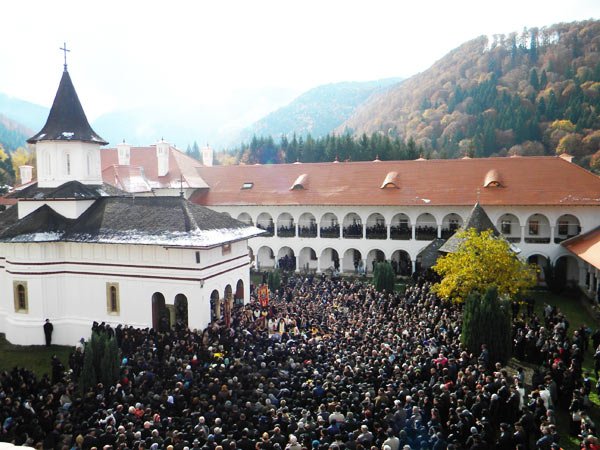 Viaţa urbană, între izolare socială şi comuniune 103118