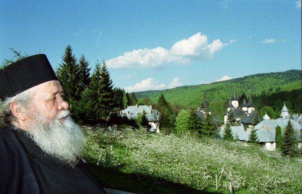 Trăirea pilduitoare a stareţului octogenar 103192