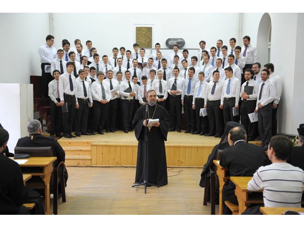 75 de ani sub ocrotirea Sfinţilor Trei Ierarhi 103273