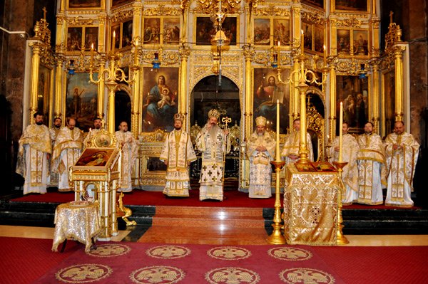 „Sfinţii Trei Ierarhi sunt modele de cunoaştere a cuvântului lui Dumnezeu“ 103291