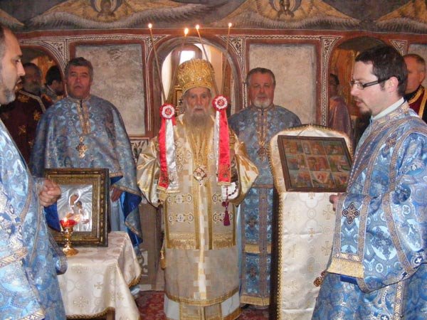 Slujbă arhierească în Parohia vâlceană Goruneşti-Vioreşti 103311