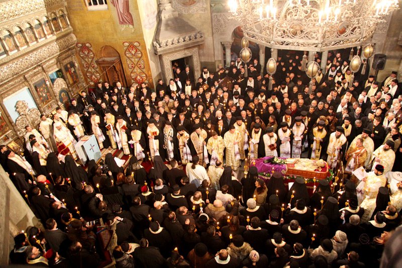 Sărutarea cea de pe urmă dată Mitropolitului 103355