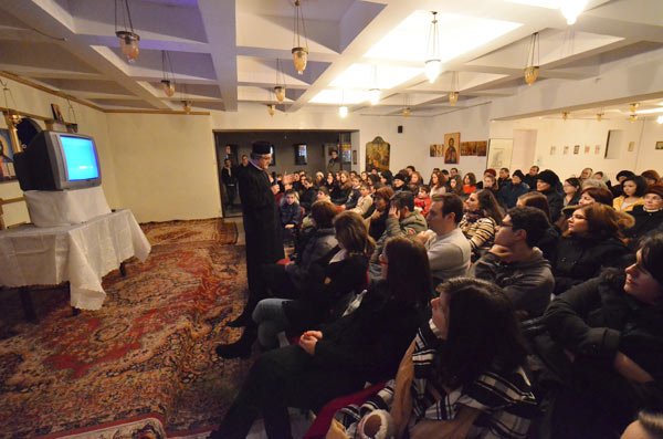 „Tineri, primiţi-L pe Hristos în cămara sufletului vostru!“ 103373