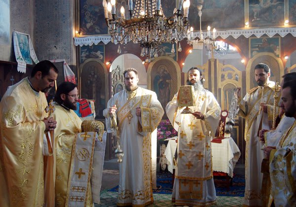 Slujbă arhierească în Parohia Hezeriş 103448