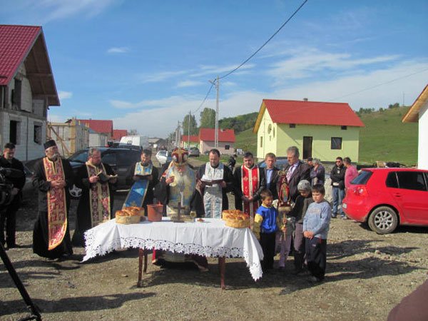 Arhiepiscopia Sucevei şi Rădăuţilor are grijă de copiii orfani şi de bătrânii neajutoraţi 103479